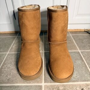 UGG Tan short ll boots only worn for a week